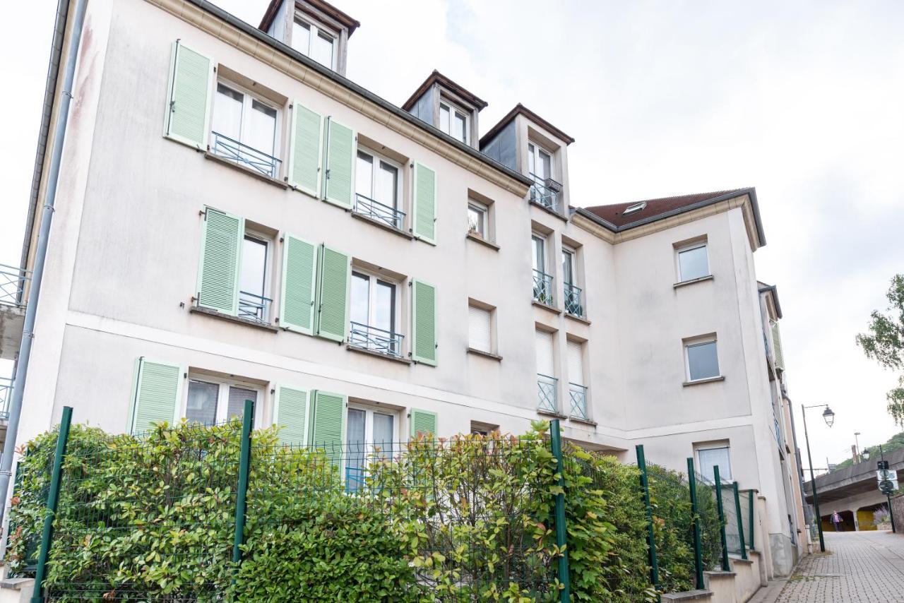 Appart'Hotel Versailles Saint Cyr L'Ecole - Gare Sncf A 100M Et Parking Prive Exterior photo