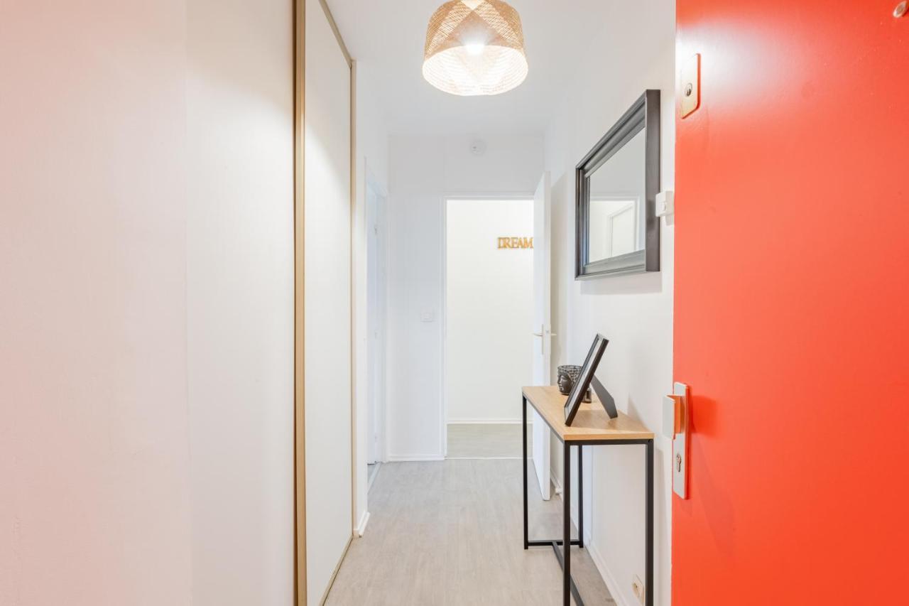 Appart'Hotel Versailles Saint Cyr L'Ecole - Gare Sncf A 100M Et Parking Prive Exterior photo